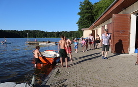 przystań dla ratownik&oacute;w z uczestnikami szkolenia