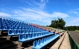 ławeczki na stadionie